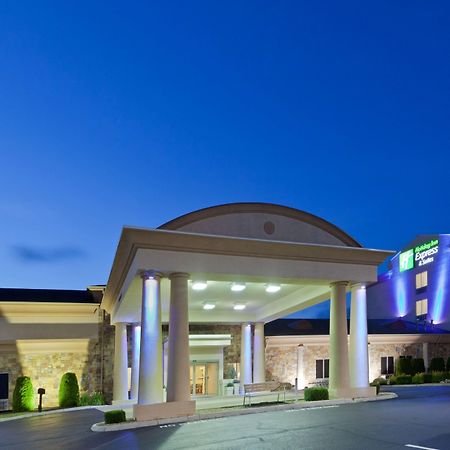 Holiday Inn Express Hotel & Suites Christiansburg By Ihg Bagian luar foto