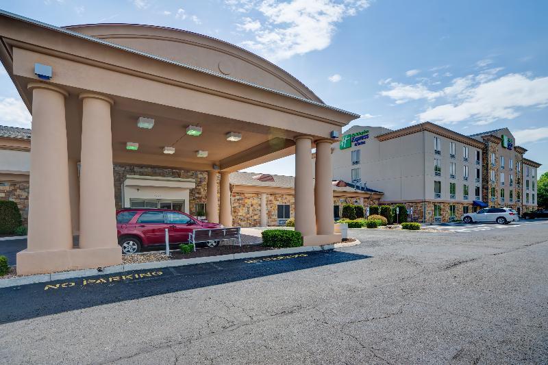 Holiday Inn Express Hotel & Suites Christiansburg By Ihg Bagian luar foto