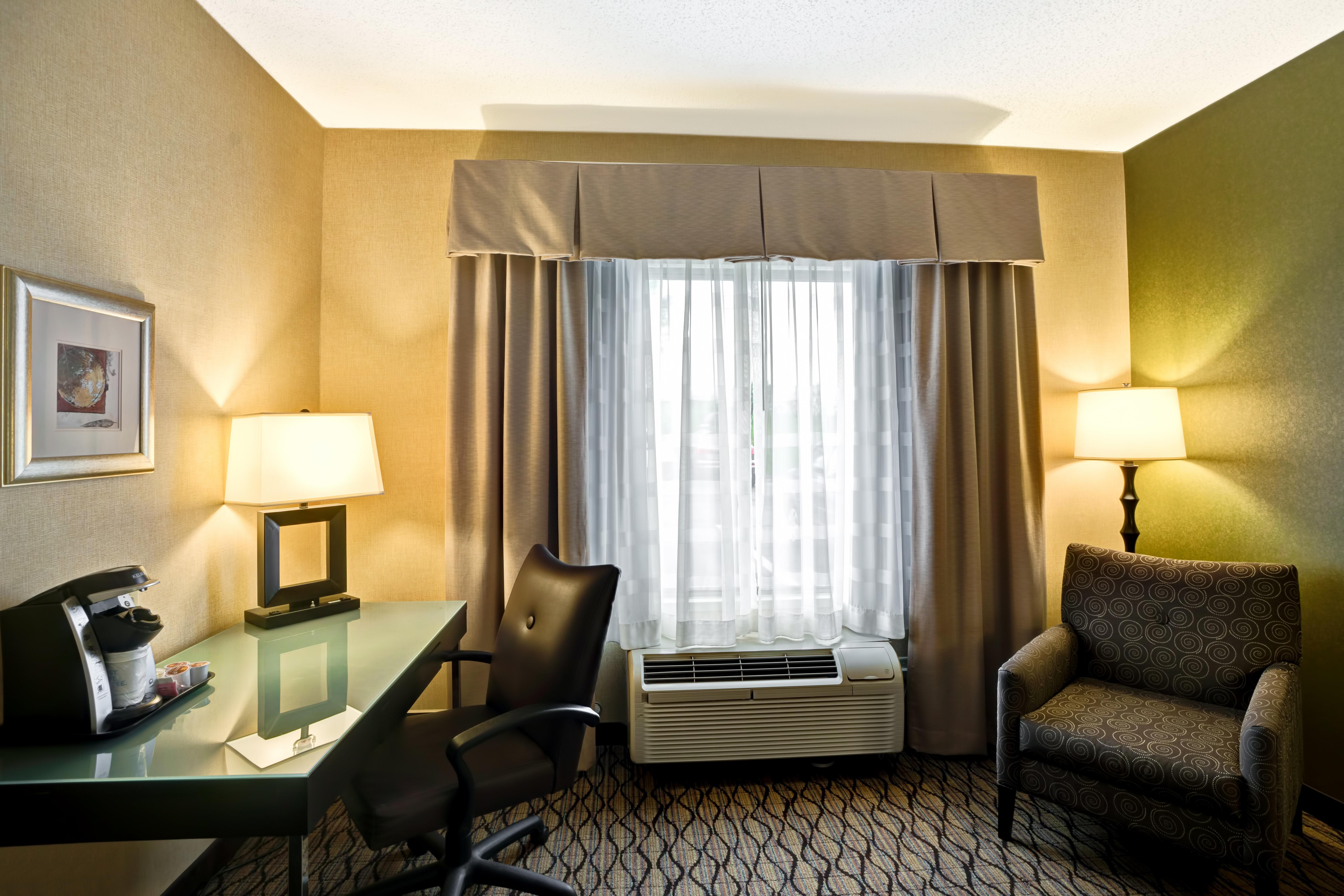 Holiday Inn Express Hotel & Suites Christiansburg By Ihg Bagian luar foto