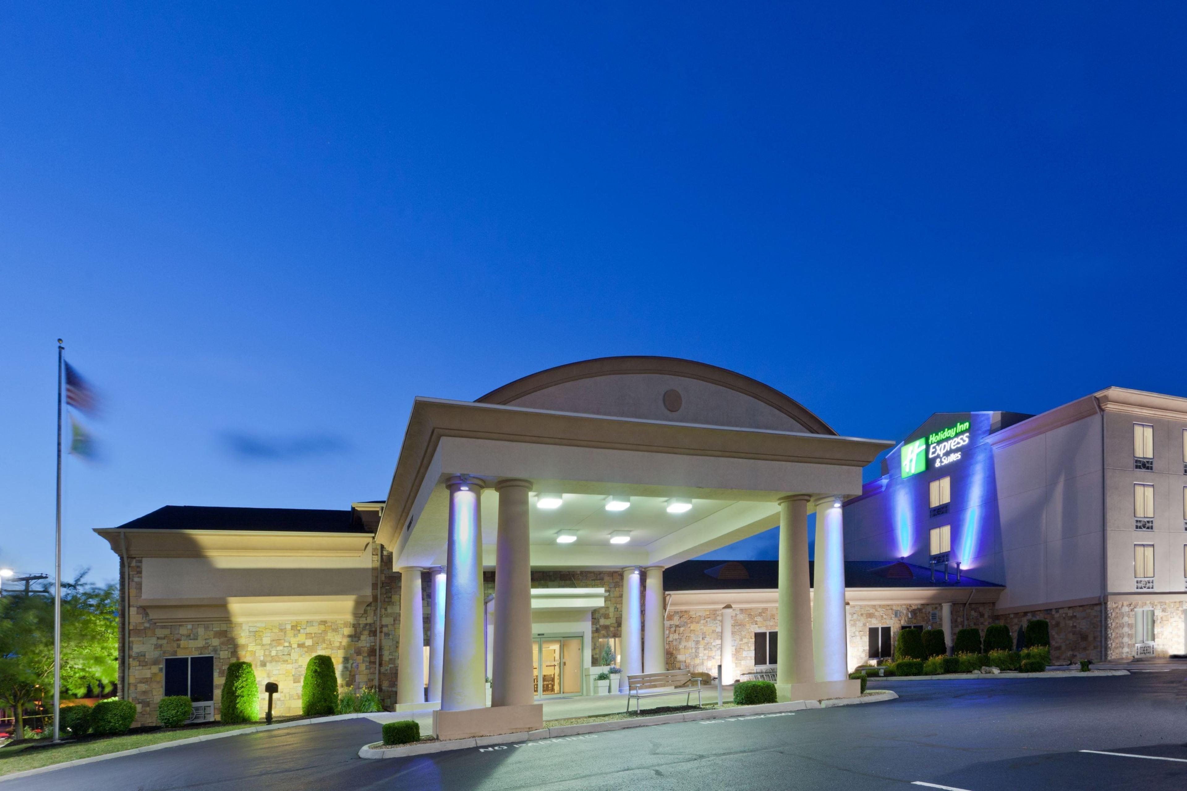 Holiday Inn Express Hotel & Suites Christiansburg By Ihg Bagian luar foto
