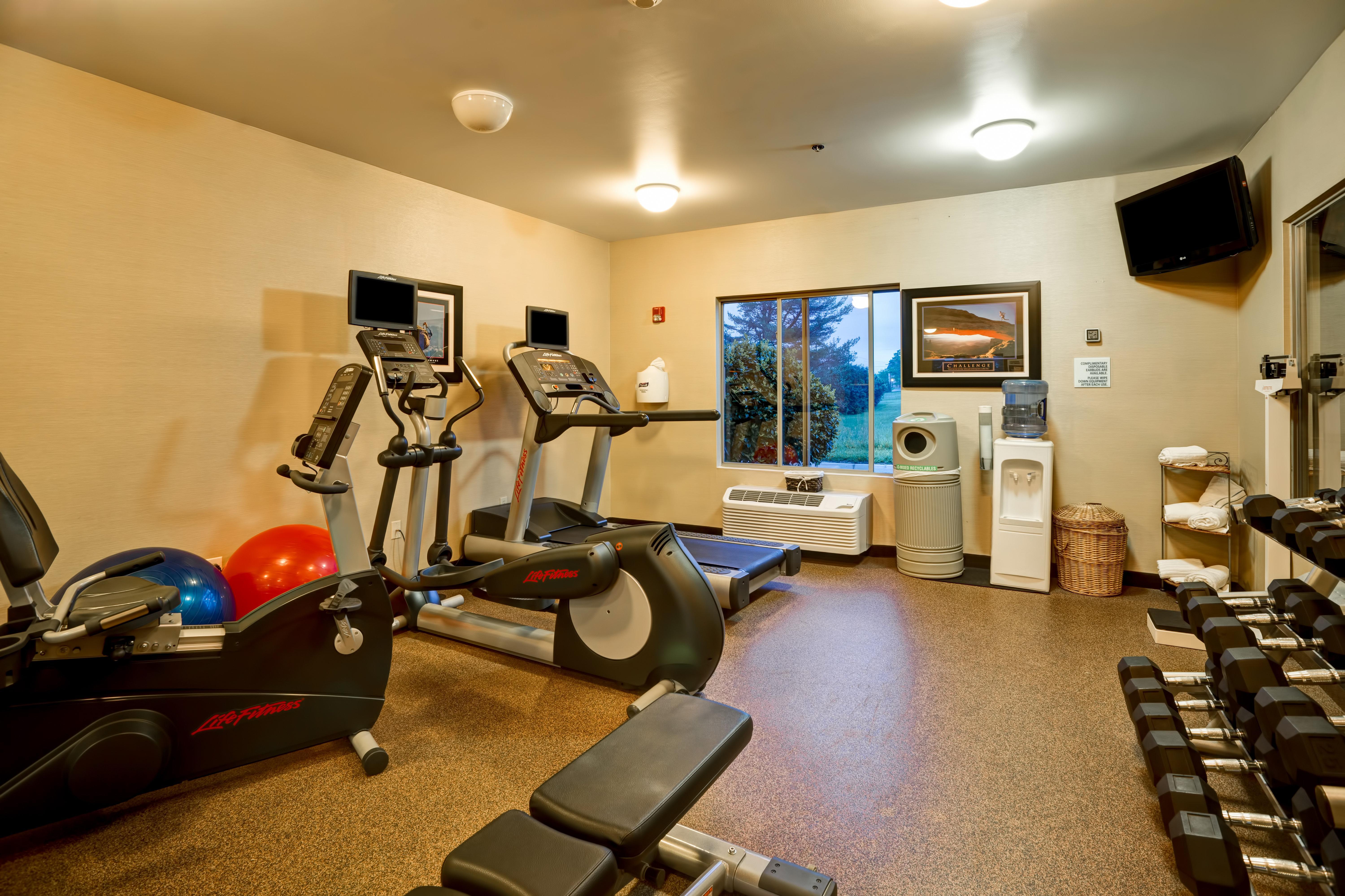 Holiday Inn Express Hotel & Suites Christiansburg By Ihg Bagian luar foto