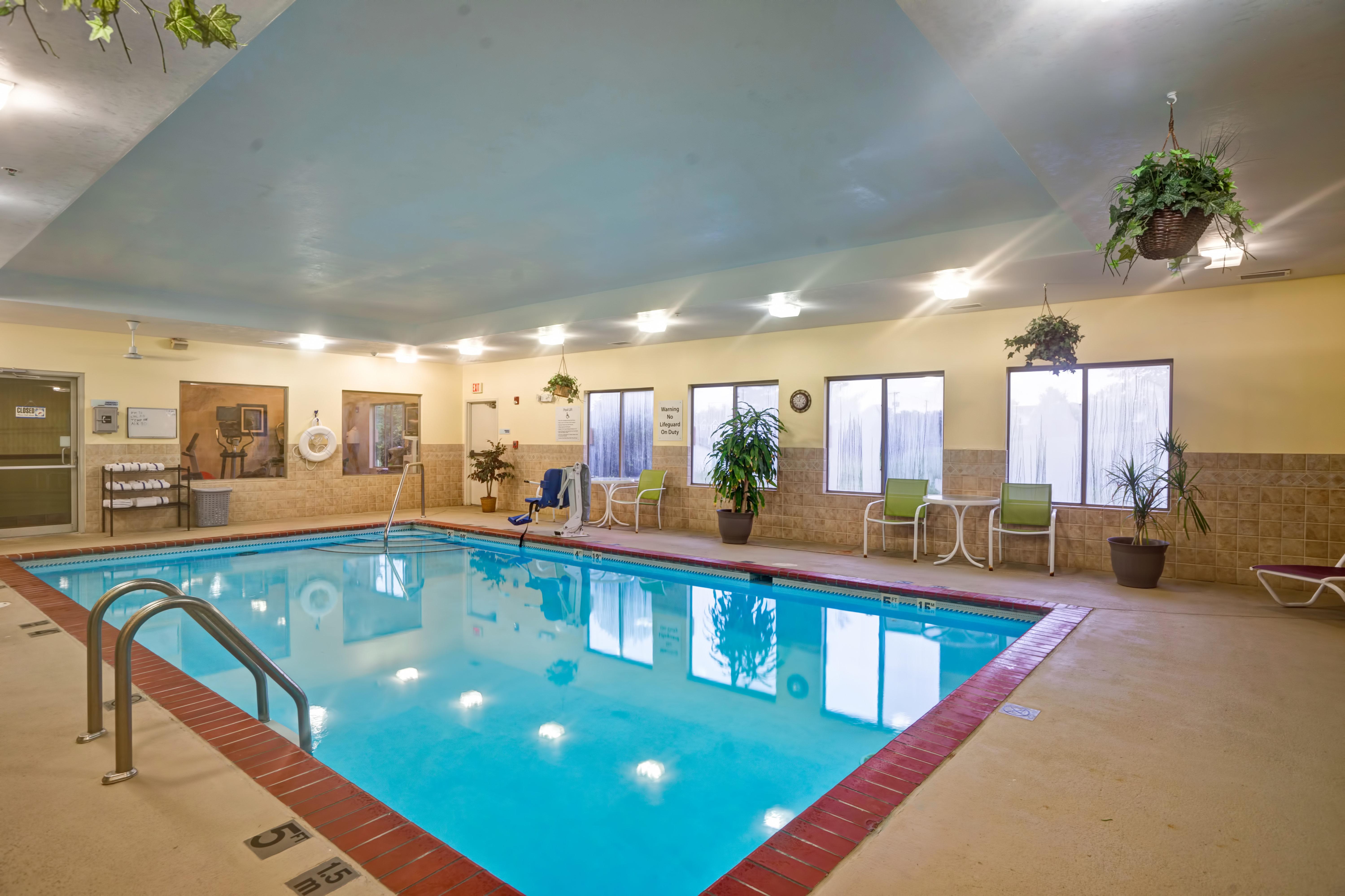 Holiday Inn Express Hotel & Suites Christiansburg By Ihg Bagian luar foto