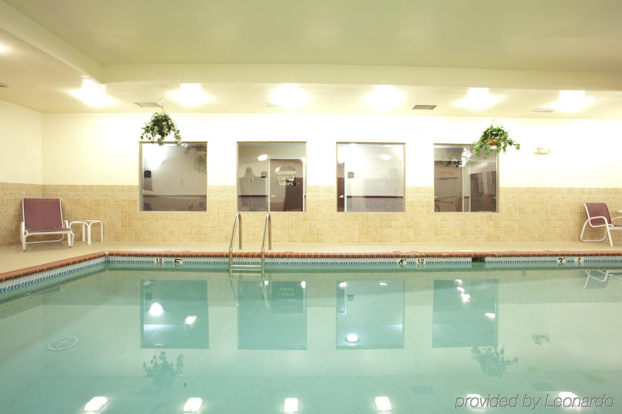 Holiday Inn Express Hotel & Suites Christiansburg By Ihg Bagian luar foto