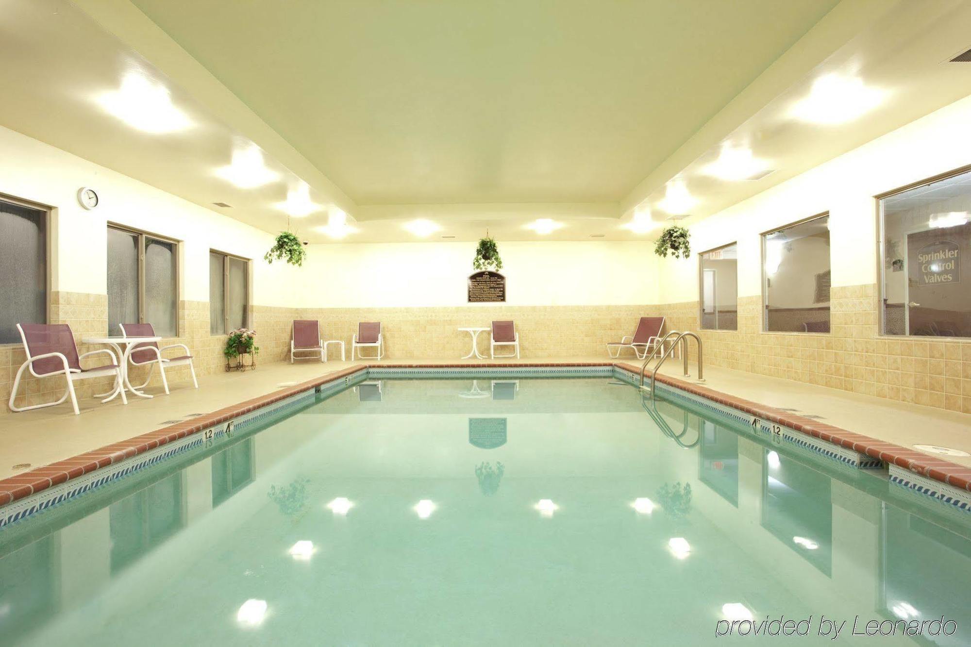 Holiday Inn Express Hotel & Suites Christiansburg By Ihg Bagian luar foto