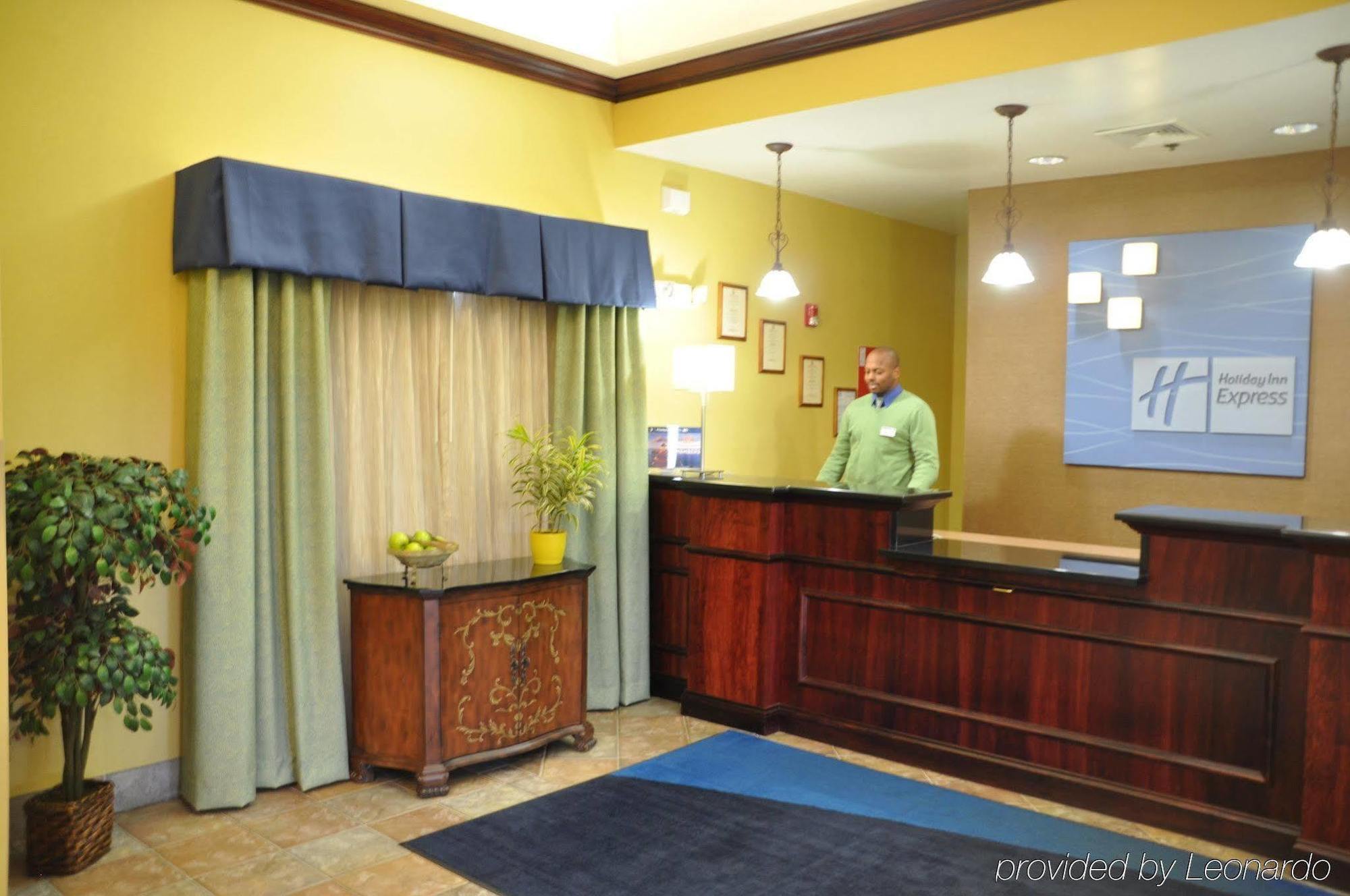 Holiday Inn Express Hotel & Suites Christiansburg By Ihg Bagian luar foto